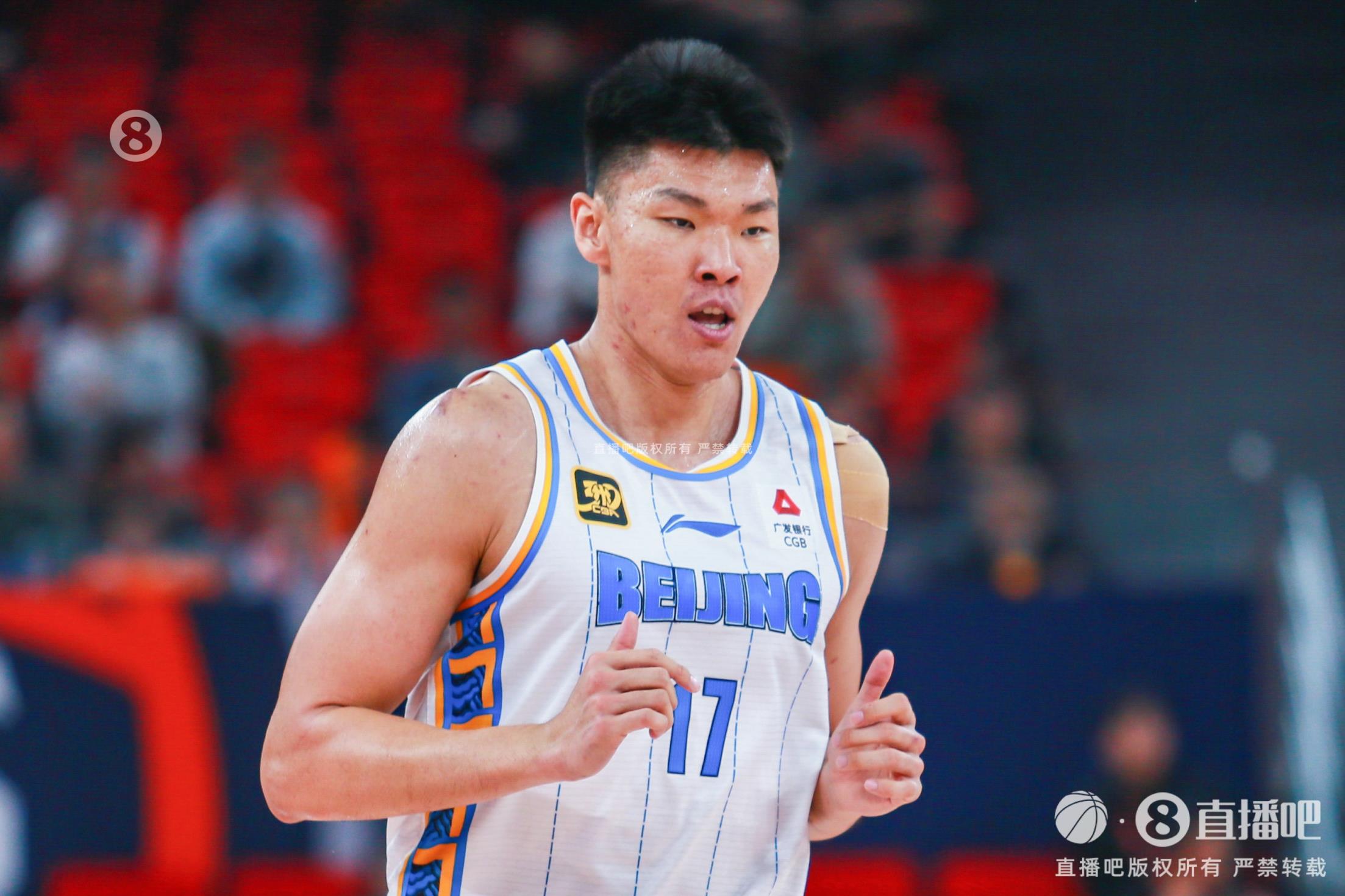 進(jìn)攻端把握機(jī)會(huì)不錯(cuò)！范子銘10投7中貢獻(xiàn)16分3助攻